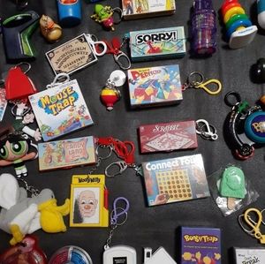 HUGE Basic Fun Keyring/Keychain Kit!